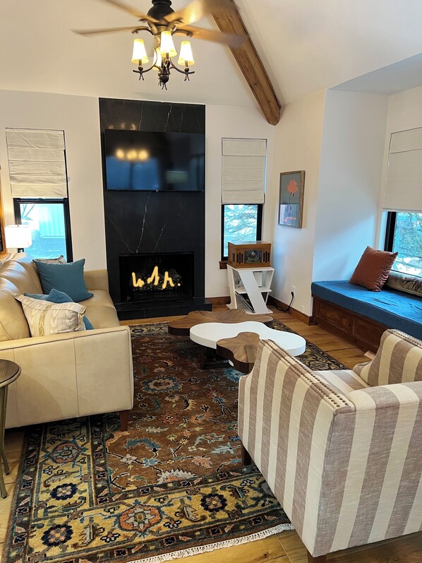 Family living space anchored by a cozy gas fireplace and smart TV with Mtn Views