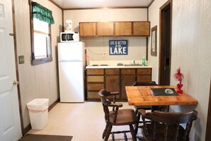 Kitchenette fully equipped w/2 burner stovetop,microwave,coffee maker & toaster 