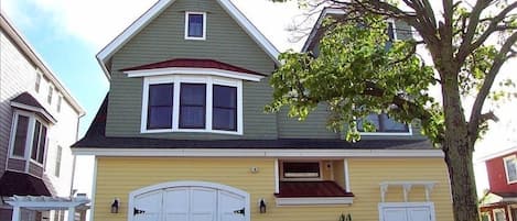 Left side is rental unit. Dining room windows look onto 45th Place