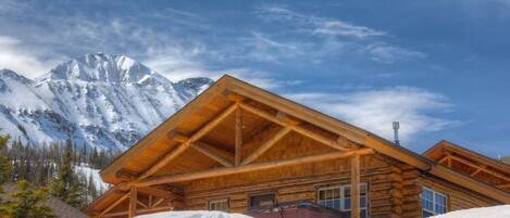 This Cowboy Heaven Cabin with Lone Peak in the backdrop! Excellent Ski-in/out