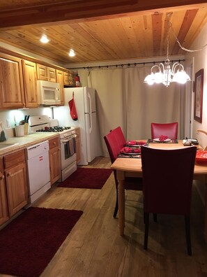 Fully equipped kitchen with everything you need for your vacation stay!