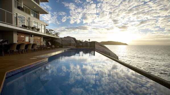 1 Bright Point Apartment 5201 - Pool Area