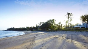 Beached on Magnetic - Picnic Bay Beachfront