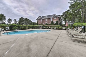Resort Amenities | Pool Access