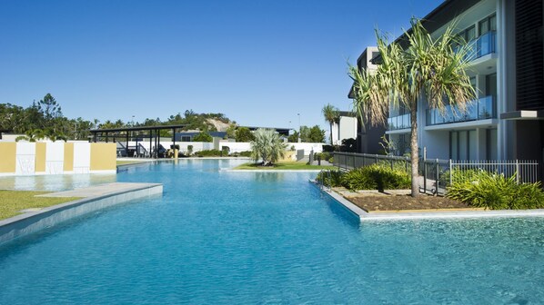 Blue on Blue Apartment 921 - Lagoon Pool