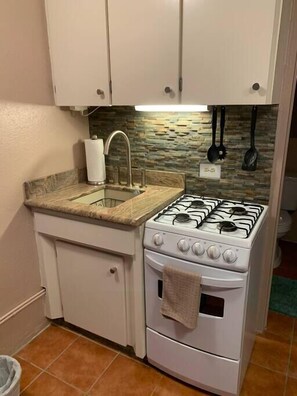 Kitchenette (2)