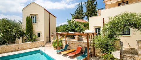 Helianthos villa, in Douliana , Vamos Chania 