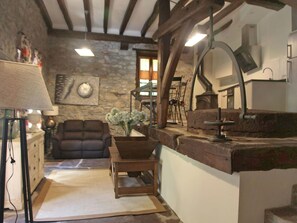 Interior Design, Room, Property, Building, Ceiling, Furniture, House, Living Room, Home, Architecture