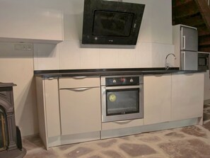 Countertop, Room, Property, Oven, Kitchen, Home Appliance, Kitchen Appliance, Furniture, Kitchen Stove, Cabinetry
