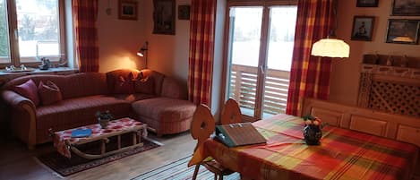Ferienwohnung Staufen-Biwak 82 qm, 2 Schlafzimmer mit Balkon-Wohnen