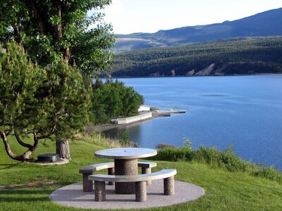 Akiskinook Resort - Private beach and lake access at Windermere Lake! 