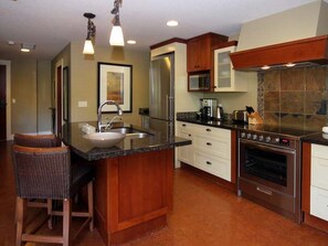 Fully stocked kitchen for all your needs