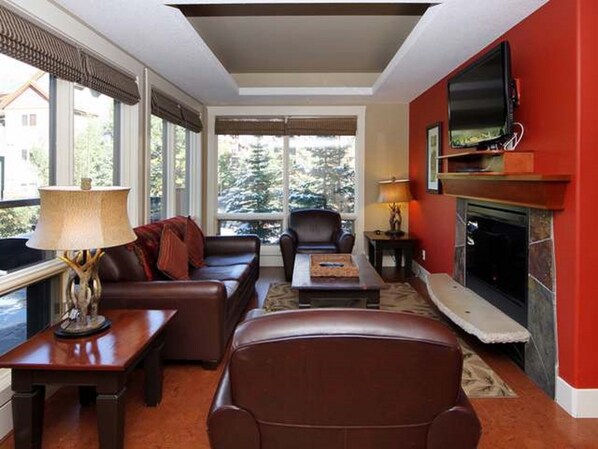 Luxury private corner end-unit with stellar mountain views