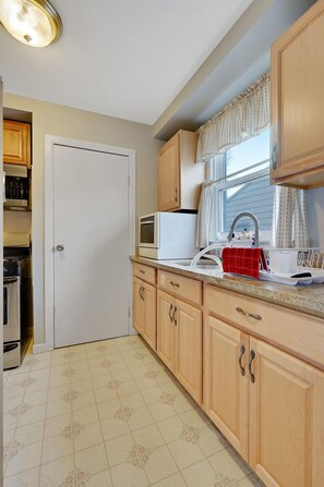 Super Cute Kitchen with new cabinet, deep sink, new stainless steel double door refrigerator, oven & stove, microwave, toaster, rice cooker, pans, pots, blender. 2 Coffee makers ( one for ground coffee, one for kcup coffee), kettle, granite countertop, deep sink and kitchen wares