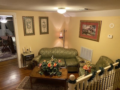 The Magnolias - A Beautiful Charming Historical Home to relax & make memories!