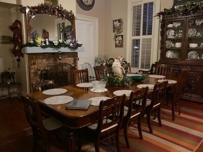 The Magnolias - A Beautiful Charming Historical Home to relax & make memories!