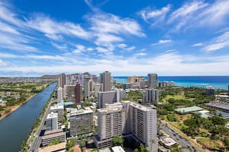 2Bed/2Bath Penthouse Ocean/Diamond Head views, near Convention Center