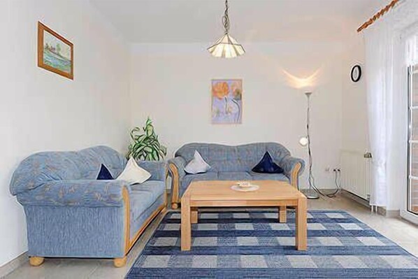 Wohnraum mit integrierter Küche