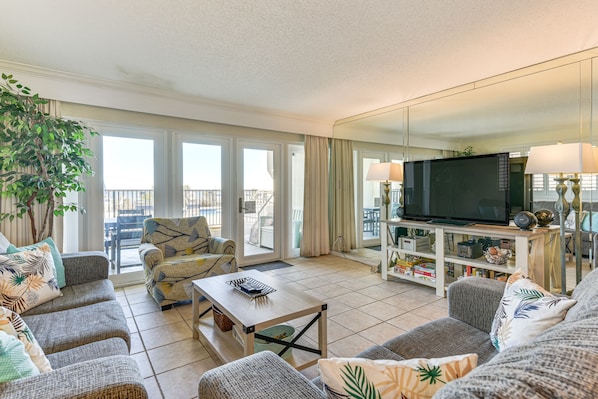 Miramar Beach Vacation Rental | 2BR | 2BA | Stairs Required for Entry