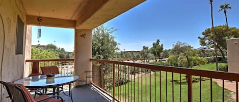 Scottsdale Vacation Rental | 2BR | 2BA | 1,000 Sq Ft | Steps Required