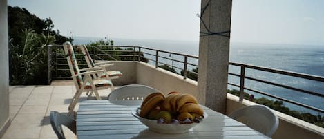 terrazza fronte mare per pranzo e cena