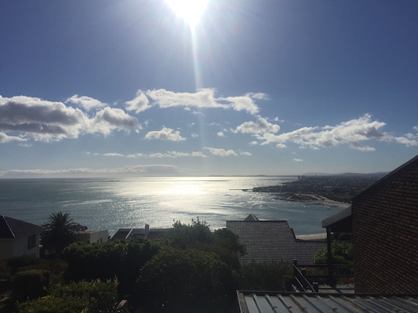 Ausblick vom Balkon über die gesamte False Bay