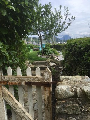 gate to the front yard
