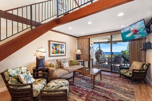 With floor to ceiling glass windows, your view expands beyond your condo to the golf course and expansive ocean views.
