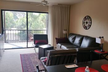 Park Shore Resort, beautiful lake view, Bike/Walk to beach, Tennis, Pickelball