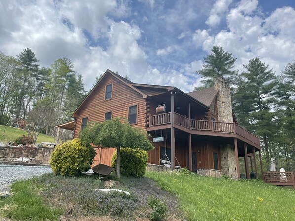 1800 sq ft lower level with private parking, entry indoor & outdoor social area 