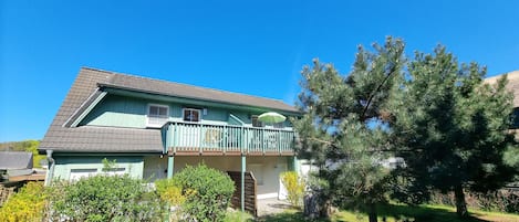 Außenansicht mit Balkon