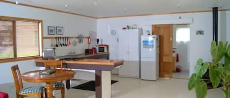 Kitchen/dining