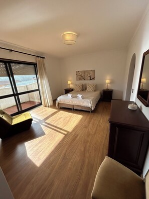 Main room  with king size and private bathroom