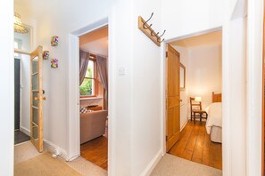 Entrance & Hallway