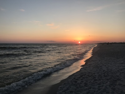 Gulf front 2BR directly on the beach! Watch sunset 🌅 from your balcony. 