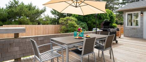 Dining space on the deck