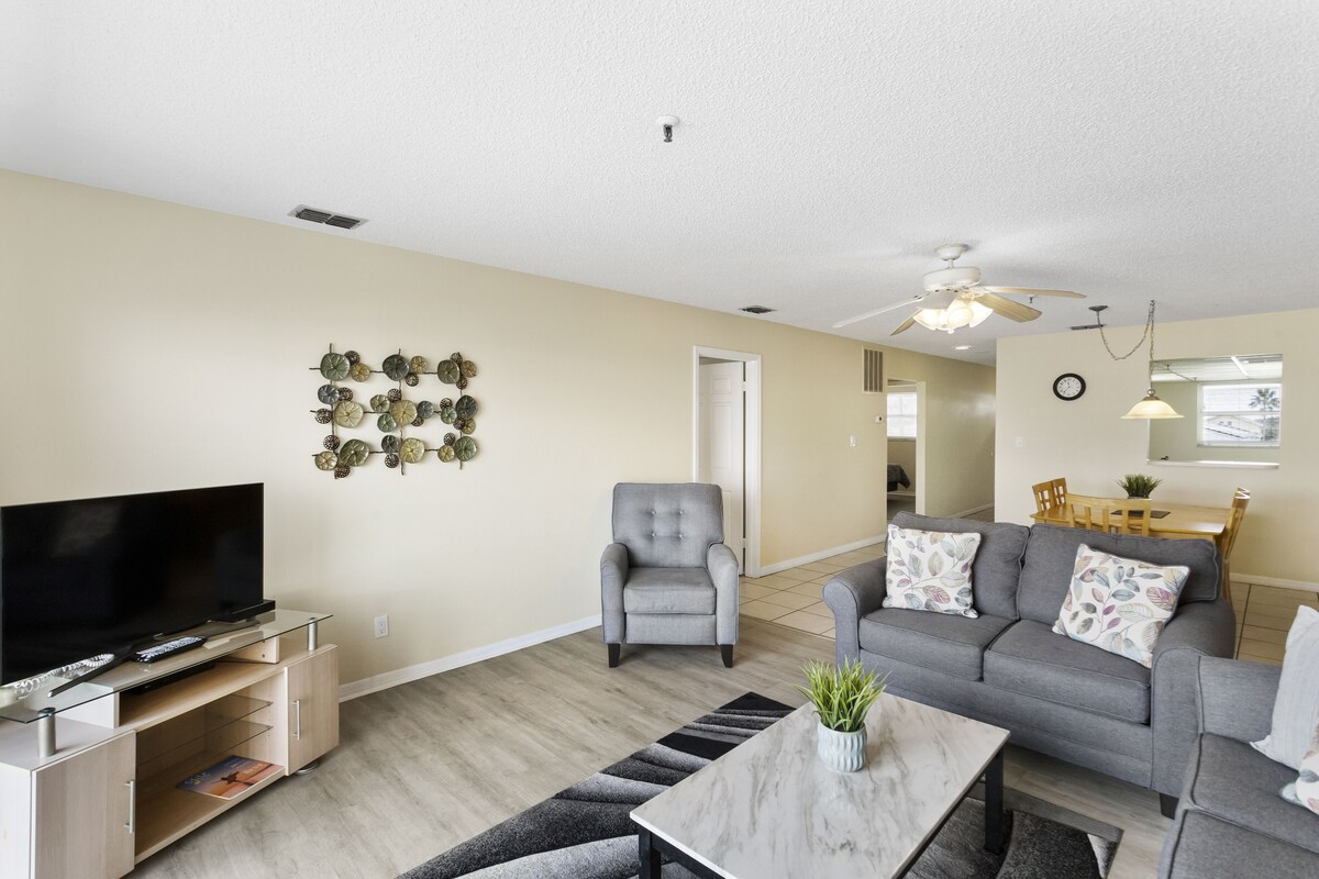 Sea Breeze 203 Gulf Front Balcony with Heated Pool