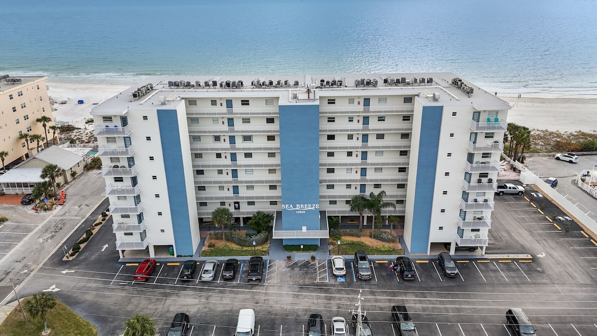 Sea Breeze 305 Gulf Front Balcony with Heated Pool