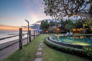 The villa is just a few steps from the beach