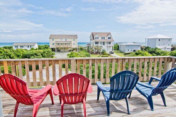 SEE & HEAR THE OCEAN FROM THE TWO-LEVEL DECK