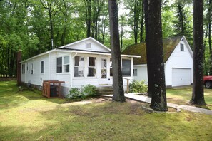 House and garage (no guest garage accessibility)