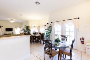 Kitchen 3.jpg
