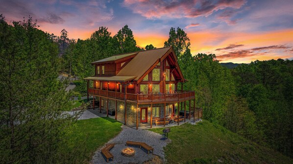5 bed / 3.5 bath, sleeps up to 16