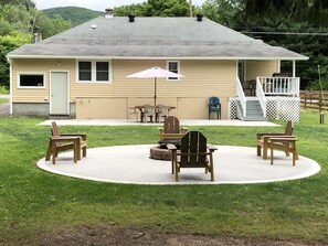 Relaxing back yard with Fire pit and patio