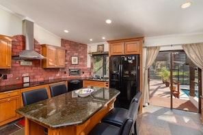 Gourmet Kitchen, Granite Counter tops. The Chef will enjoy