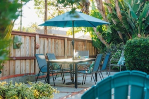 Outdoor dining for 6 in private setting yet close to everything