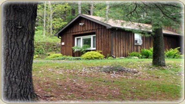 Front and side view,sets agents the Mountain.  
