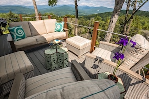 Sumptuous seating for six.