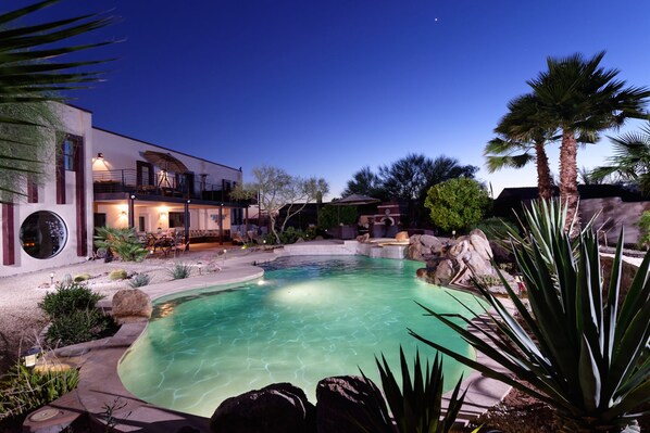 Pool at twilight. Phenomenal stargazing.