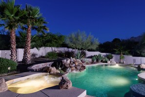 Spa with jets. Telescope in den for stargazing.